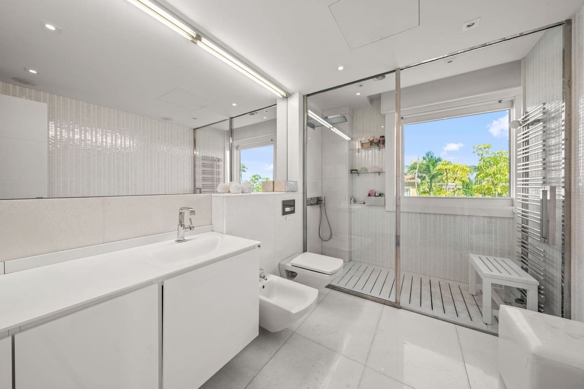 8 soverom Villa til salgs i Bahia de Marbella med svømmebasseng - € 9 500 000 (Ref: 10148250)