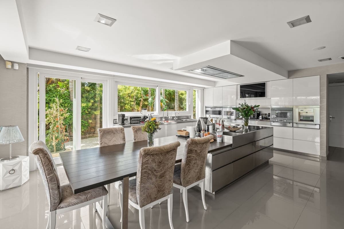 8 soverom Villa til salgs i Bahia de Marbella med svømmebasseng - € 9 500 000 (Ref: 10148250)