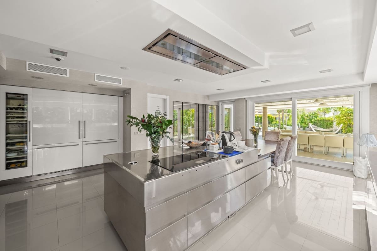8 soverom Villa til salgs i Bahia de Marbella med svømmebasseng - € 9 500 000 (Ref: 10148250)