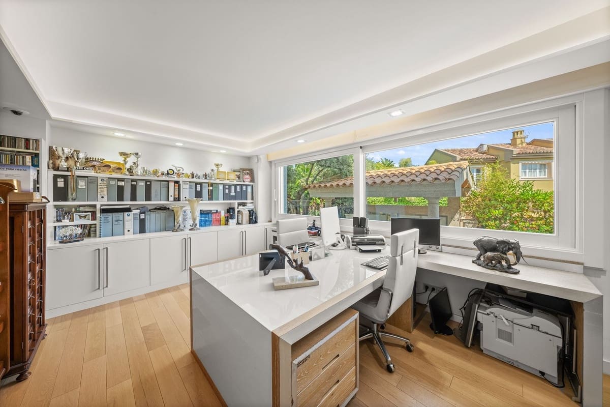 8 soverom Villa til salgs i Bahia de Marbella med svømmebasseng - € 9 500 000 (Ref: 10148250)