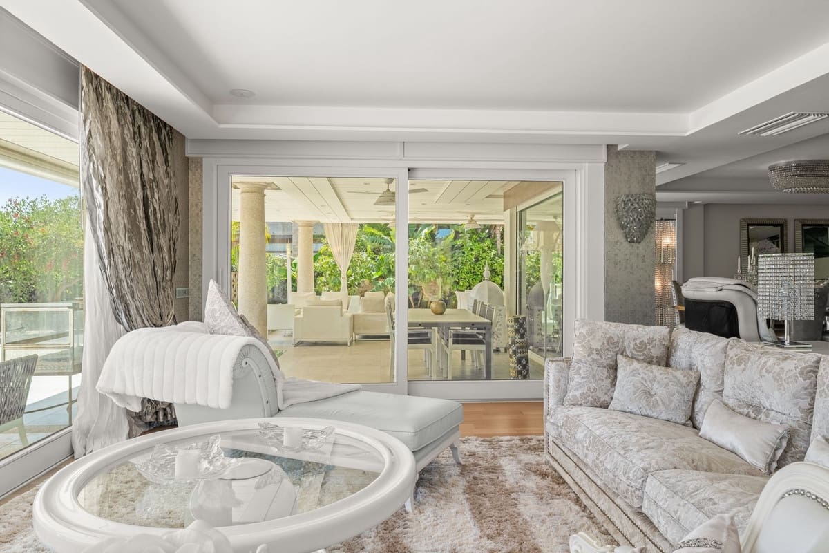 8 soverom Villa til salgs i Bahia de Marbella med svømmebasseng - € 9 500 000 (Ref: 10148250)