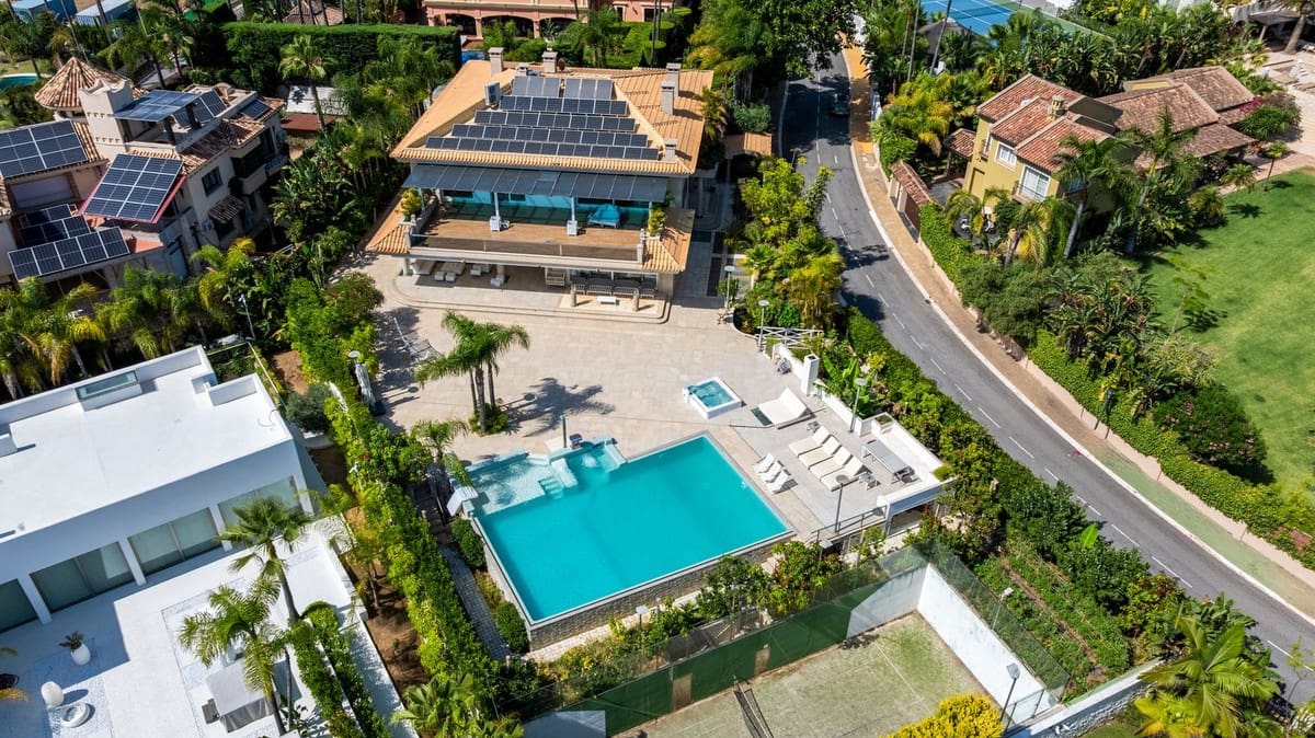 8 soverom Villa til salgs i Bahia de Marbella med svømmebasseng - € 9 500 000 (Ref: 10148250)