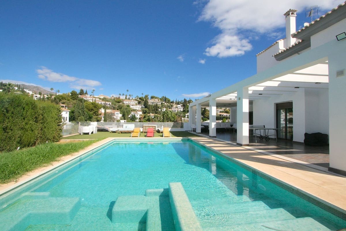 8 bedroom Villa for sale in Benalmadena with pool garage - € 1,790,000 (Ref: 10153692)