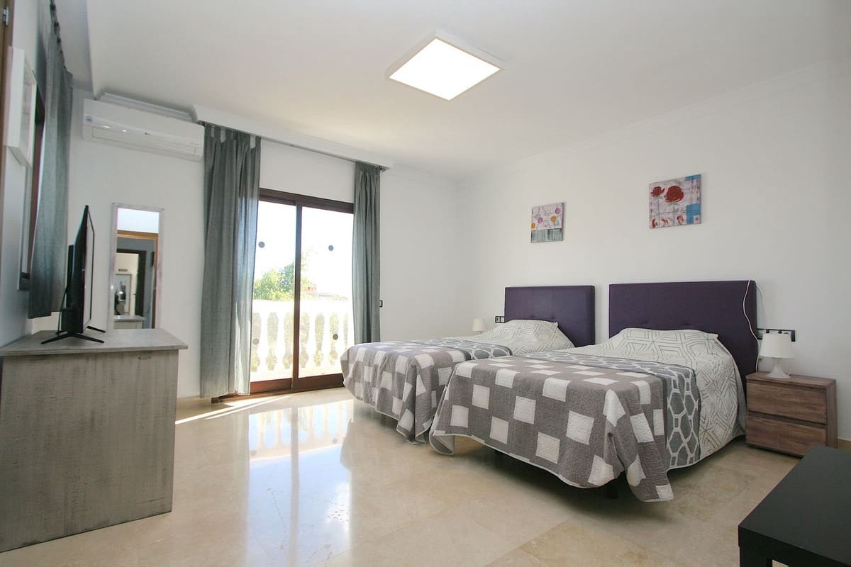 8 bedroom Villa for sale in Benalmadena with pool garage - € 1,790,000 (Ref: 10153692)