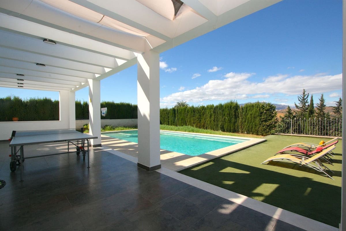 8 bedroom Villa for sale in Benalmadena with pool garage - € 1,790,000 (Ref: 10153692)