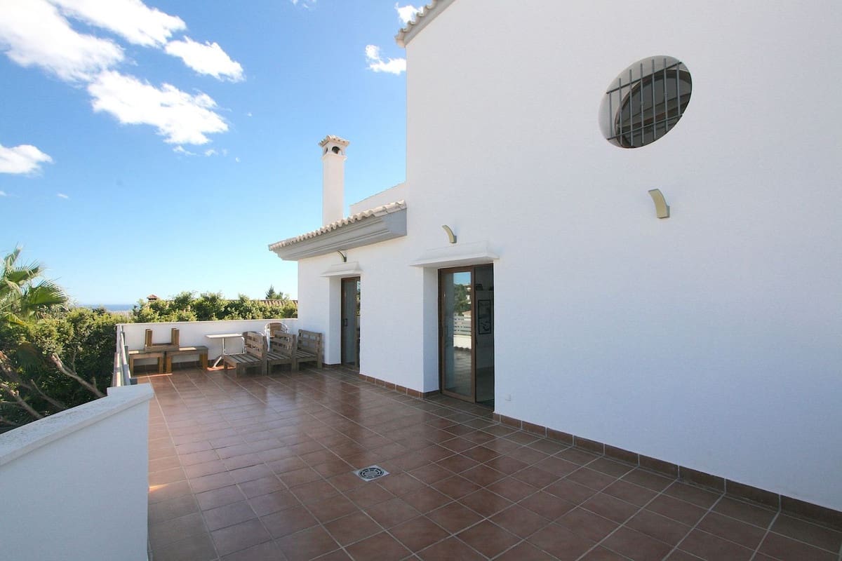 8 bedroom Villa for sale in Benalmadena with pool garage - € 1,790,000 (Ref: 10153692)