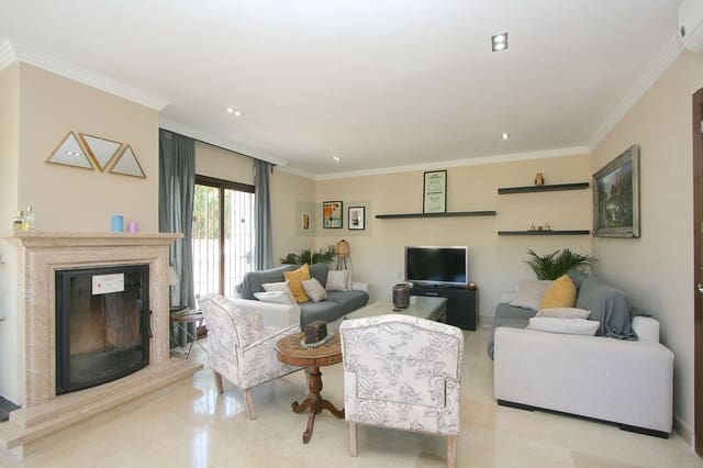 Chalet de 8 habitaciones en Benalmádena en venta con piscina garaje - 1.790.000 € (Ref: 10153692)