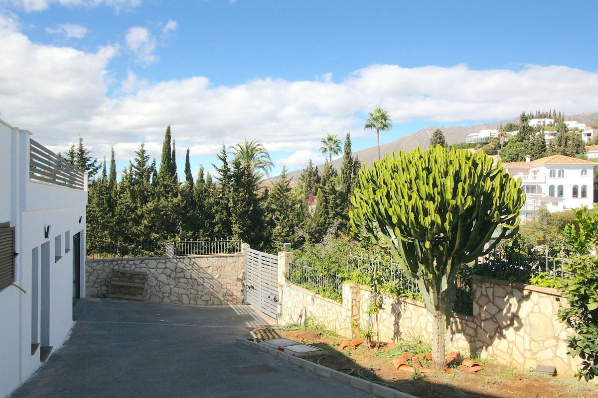 8 bedroom Villa for sale in Benalmadena with pool garage - € 1,790,000 (Ref: 10153692)