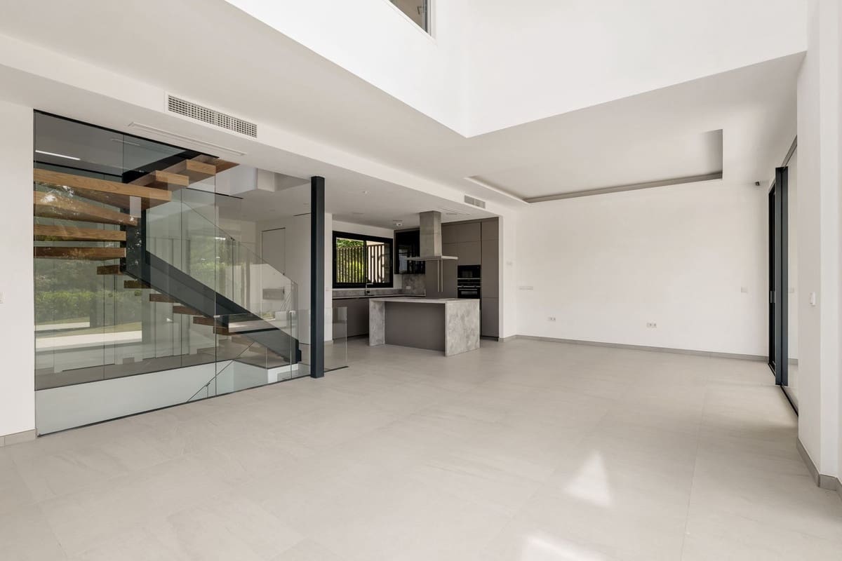 6 soveværelse Semi-Rækkehus til salg i Rio Real med swimmingpool garage - € 2.750.000 (Ref: 10154135)