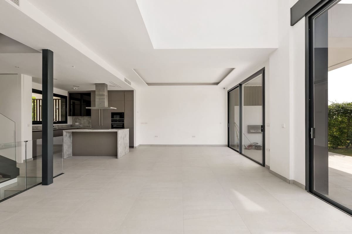 6 soveværelse Semi-Rækkehus til salg i Rio Real med swimmingpool garage - € 2.750.000 (Ref: 10154135)