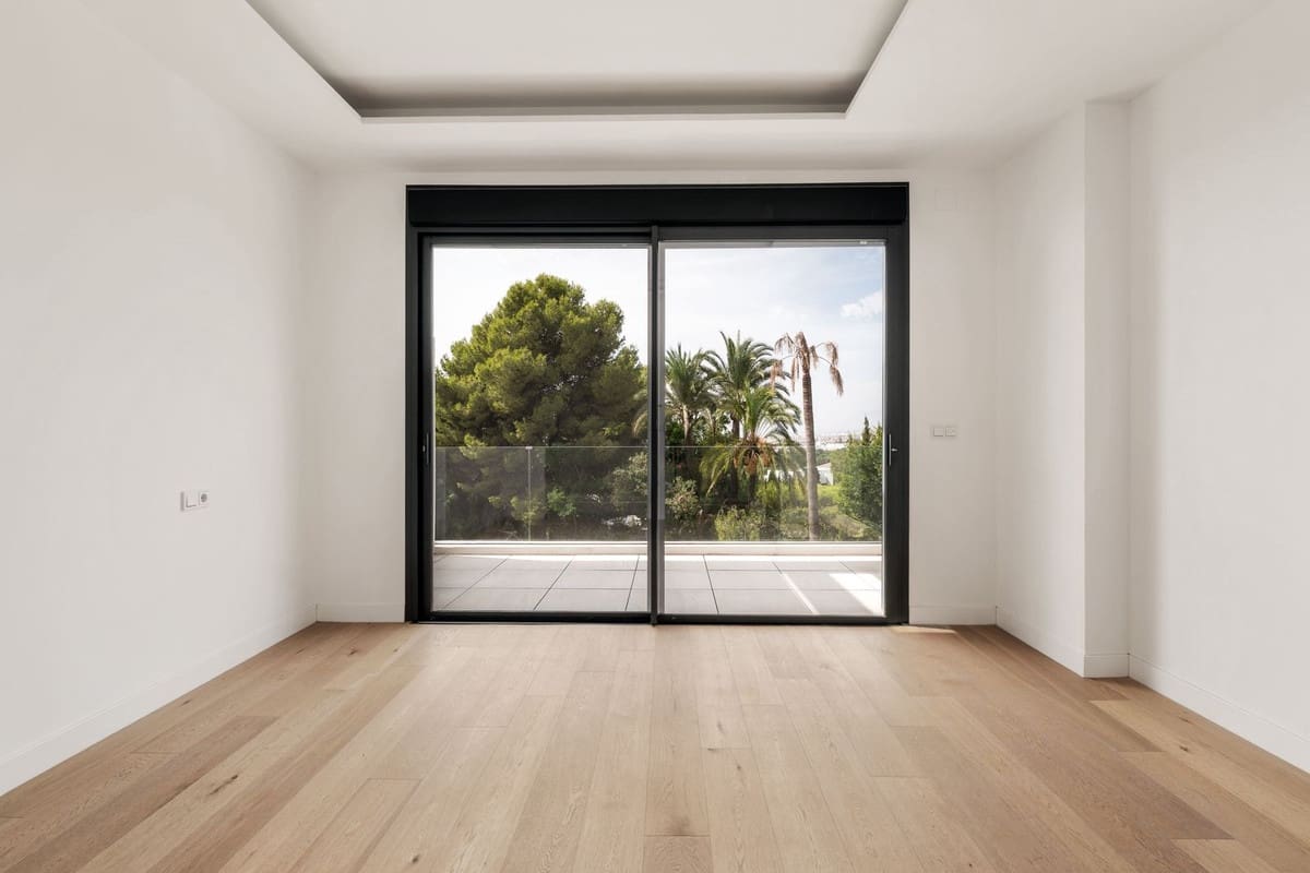 6 soveværelse Semi-Rækkehus til salg i Rio Real med swimmingpool garage - € 2.750.000 (Ref: 10154135)