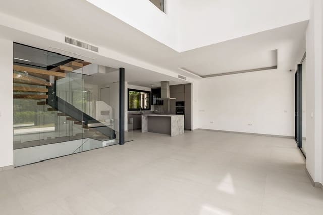 6 soveværelse Semi-Rækkehus til salg i Río Real, Marbella med swimmingpool garage - € 2.750.000 (Ref: 10154135)