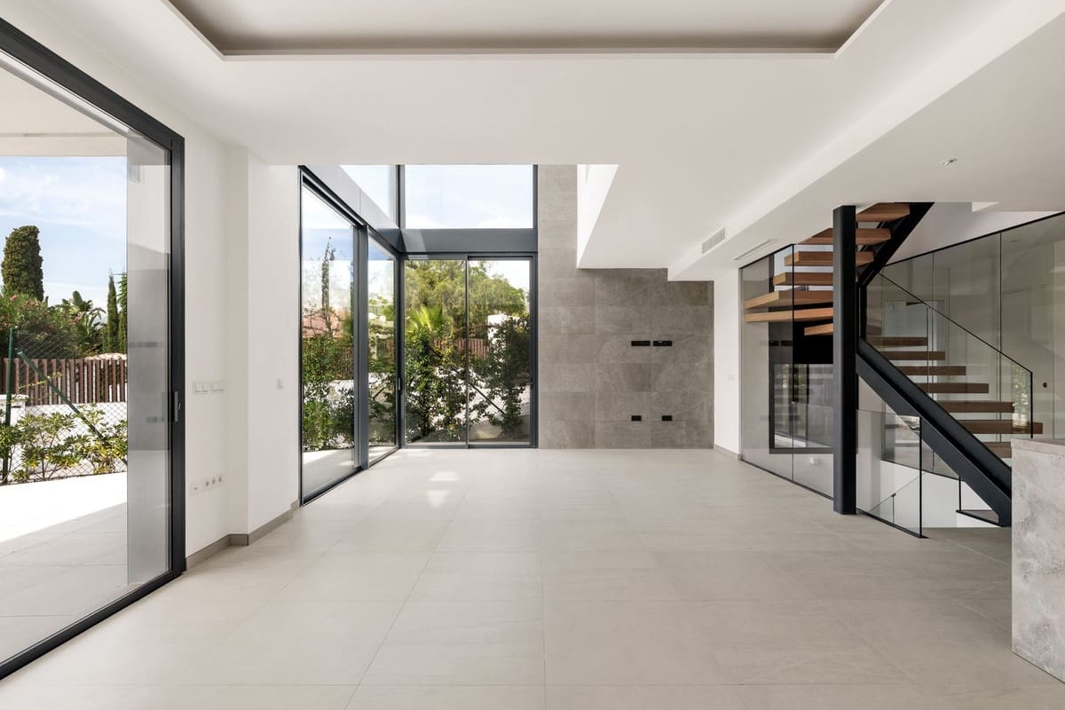 6 soveværelse Semi-Rækkehus til salg i Rio Real med swimmingpool garage - € 2.750.000 (Ref: 10154135)