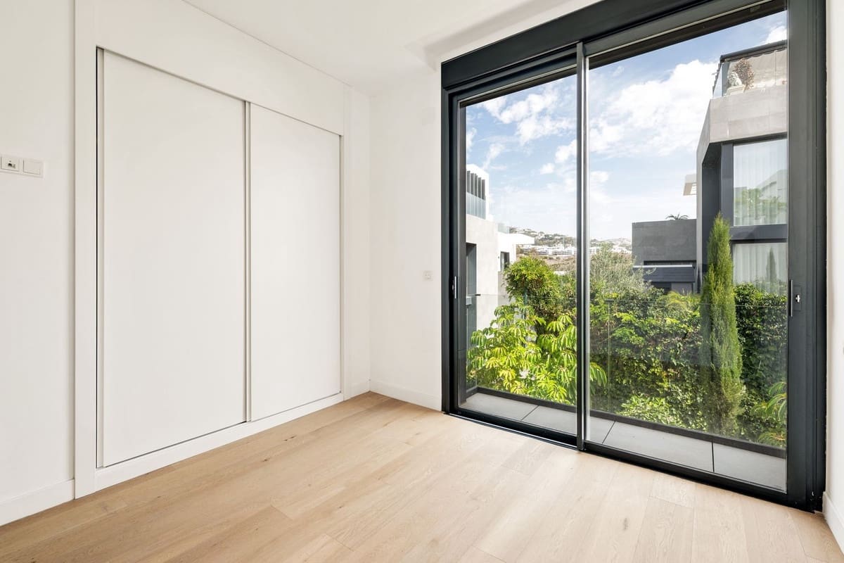 6 soveværelse Semi-Rækkehus til salg i Rio Real med swimmingpool garage - € 2.750.000 (Ref: 10154135)
