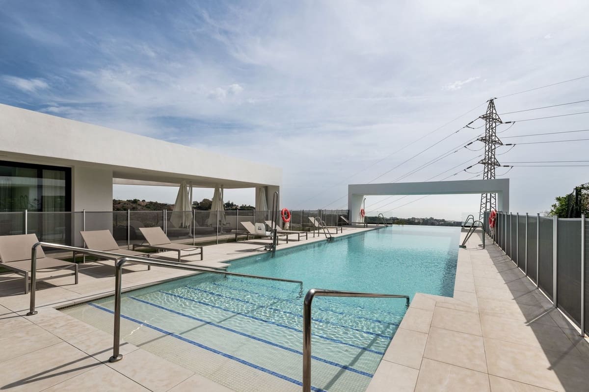 6 soveværelse Semi-Rækkehus til salg i Rio Real med swimmingpool garage - € 2.750.000 (Ref: 10154135)