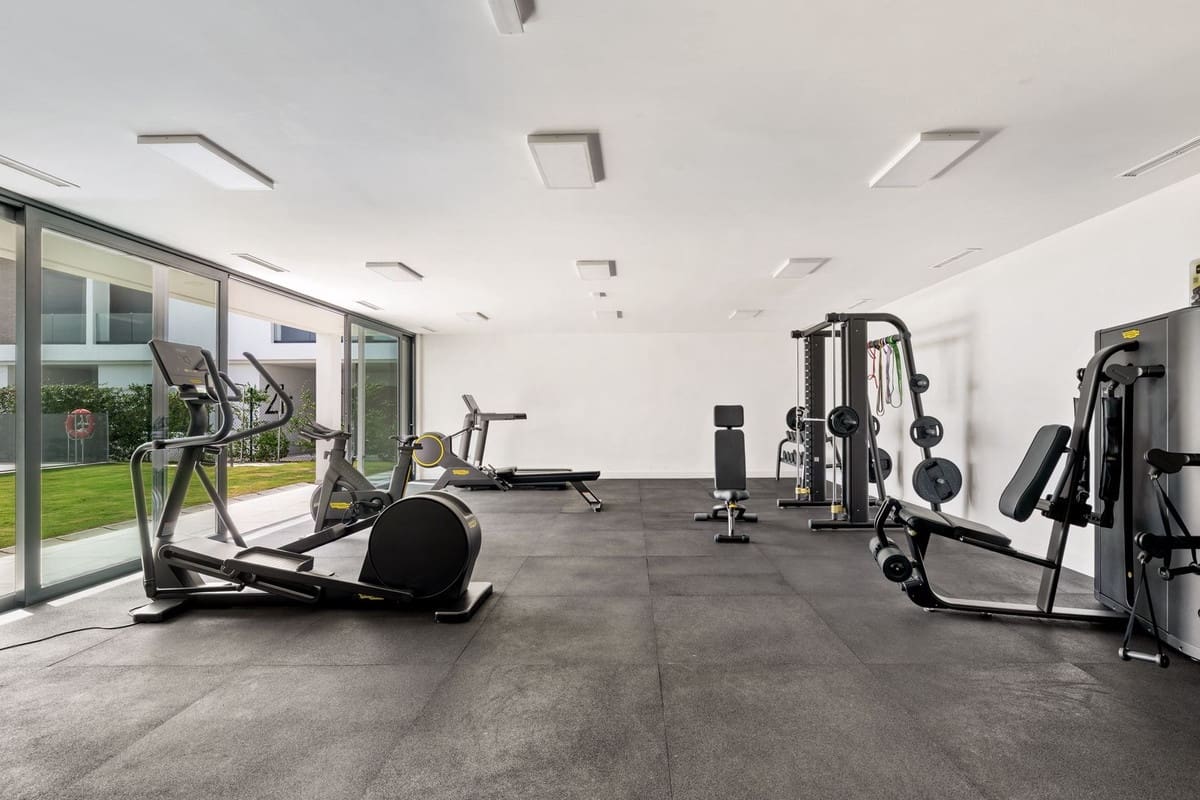 6 soveværelse Semi-Rækkehus til salg i Rio Real med swimmingpool garage - € 2.750.000 (Ref: 10154135)