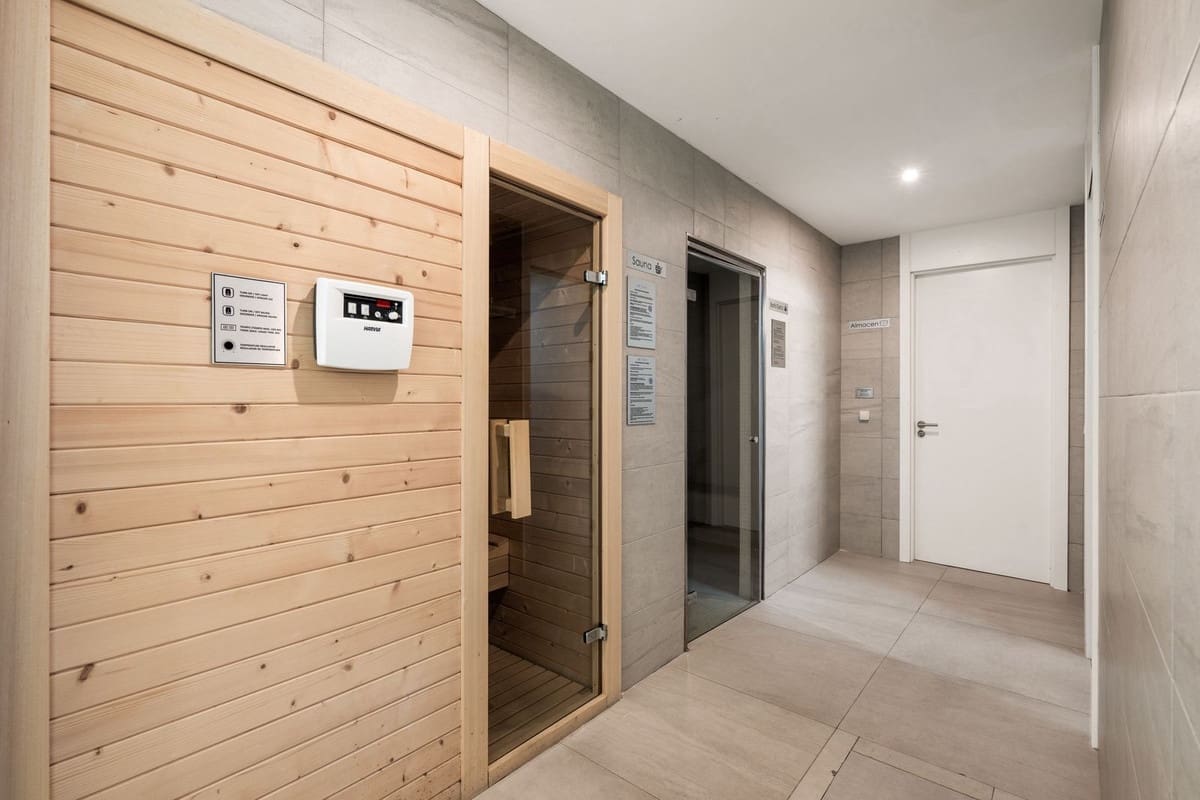 6 soveværelse Semi-Rækkehus til salg i Rio Real med swimmingpool garage - € 2.750.000 (Ref: 10154135)