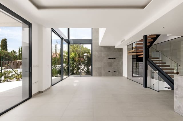 6 soveværelse Semi-Rækkehus til salg i Río Real, Marbella med swimmingpool garage - € 2.750.000 (Ref: 10154135)