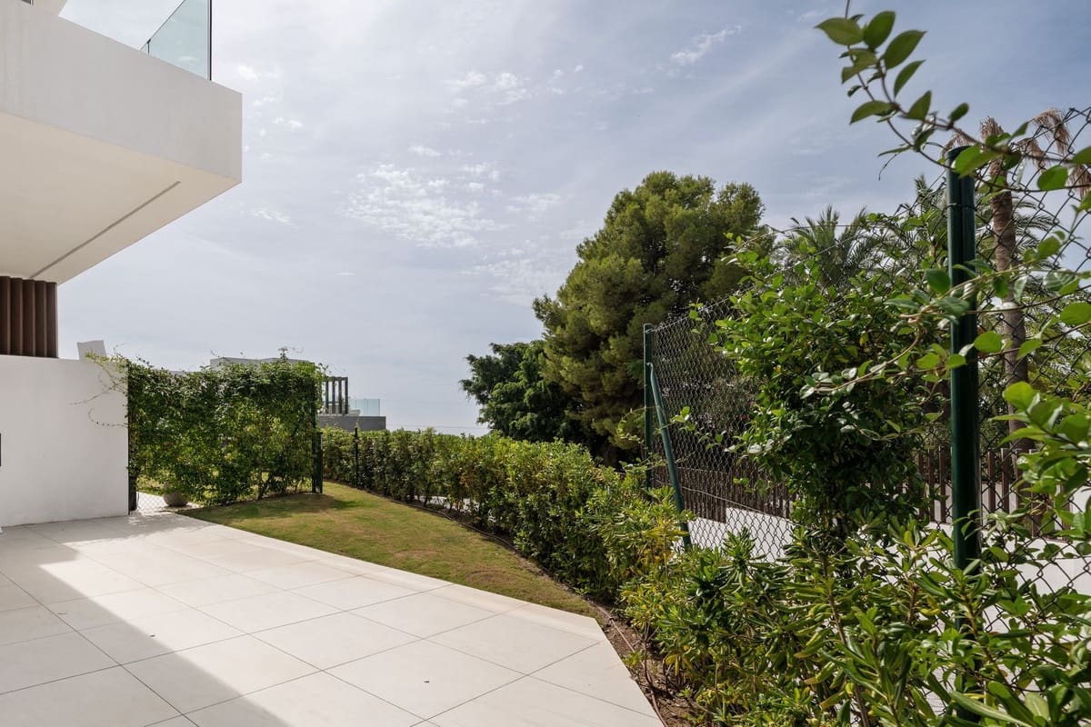 6 soveværelse Semi-Rækkehus til salg i Rio Real med swimmingpool garage - € 2.750.000 (Ref: 10154135)