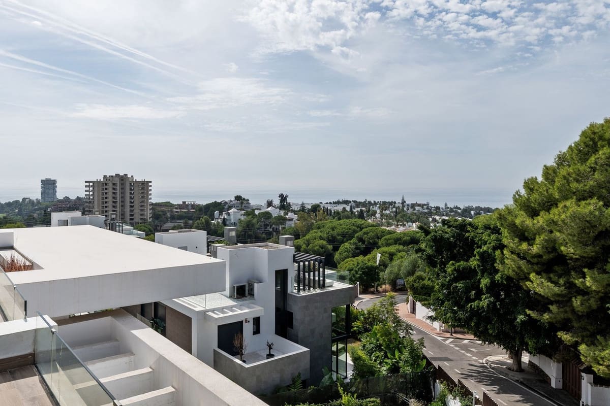 6 soveværelse Semi-Rækkehus til salg i Rio Real med swimmingpool garage - € 2.750.000 (Ref: 10154135)