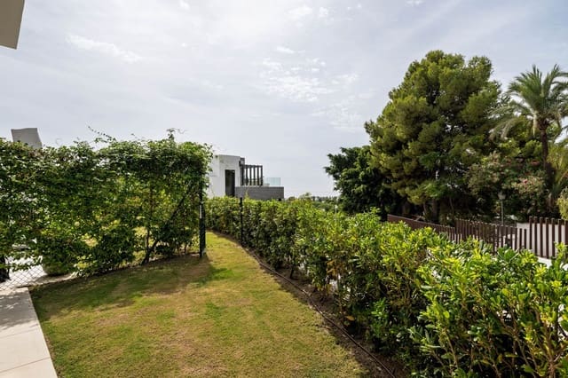 6 soveværelse Semi-Rækkehus til salg i Río Real, Marbella med swimmingpool garage - € 2.750.000 (Ref: 10154135)