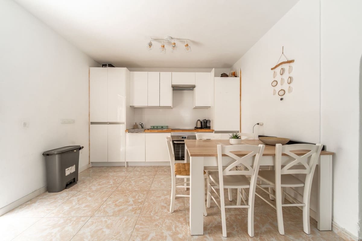 9 bedroom Villa for sale in Benalmadena with pool - € 830,000 (Ref: 10154137)