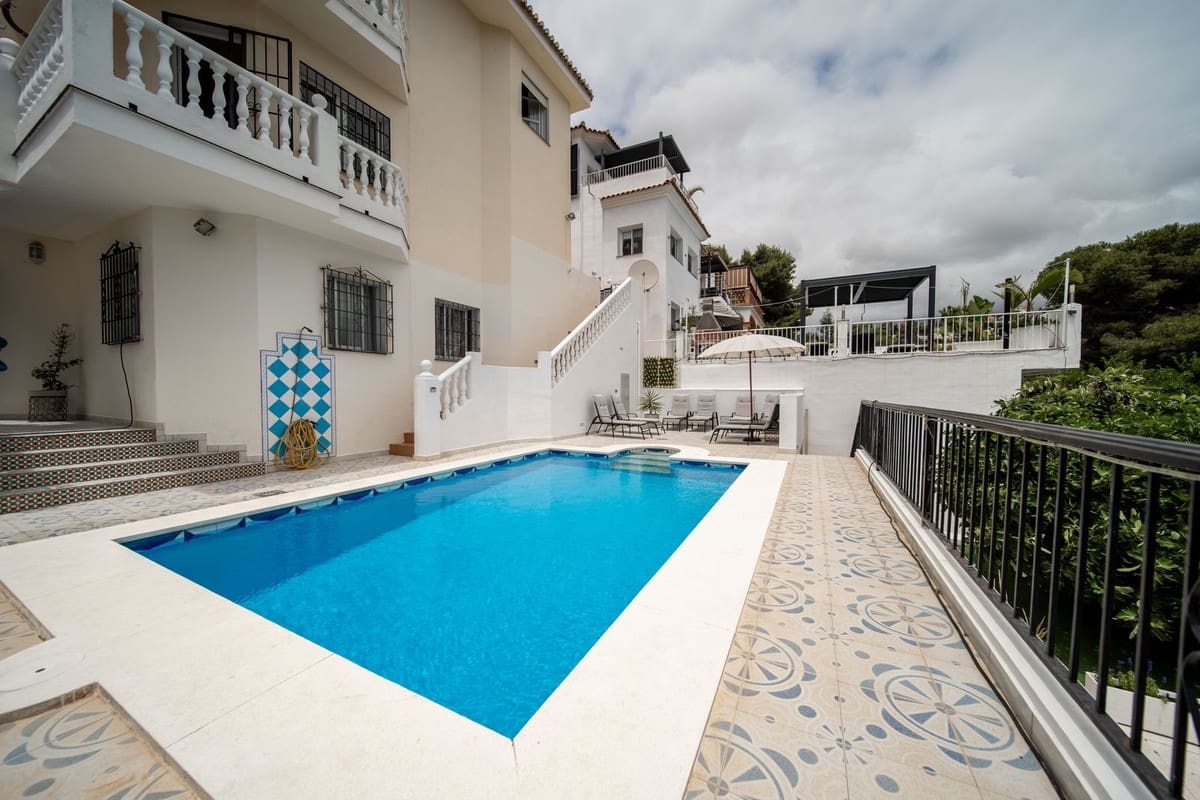 9 bedroom Villa for sale in Benalmadena with pool - € 830,000 (Ref: 10154137)
