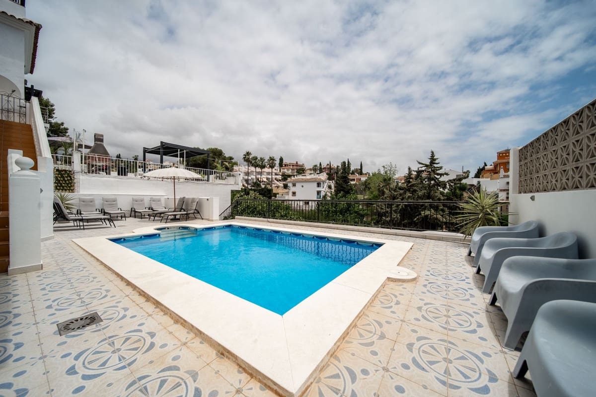 9 bedroom Villa for sale in Benalmadena with pool - € 830,000 (Ref: 10154137)