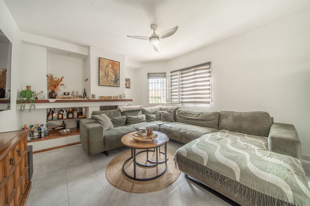 9 bedroom Villa for sale in Benalmadena with pool - € 830,000 (Ref: 10154137)