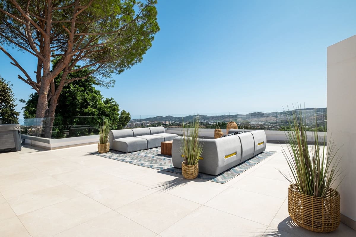 6 bedroom Villa for sale in Benalmadena with pool - € 2,995,000 (Ref: 10154138)
