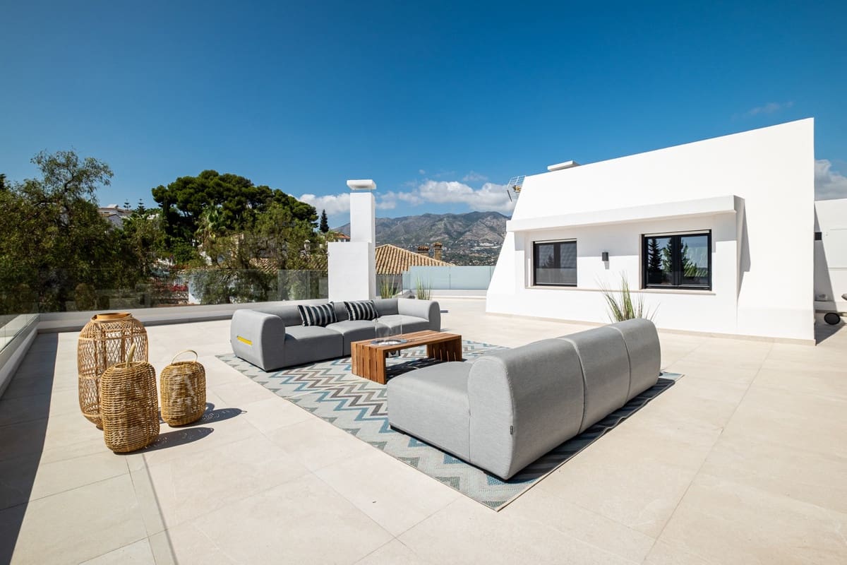 6 bedroom Villa for sale in Benalmadena with pool - € 2,995,000 (Ref: 10154138)
