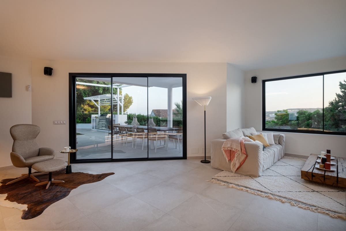 6 bedroom Villa for sale in Benalmadena with pool - € 2,995,000 (Ref: 10154138)