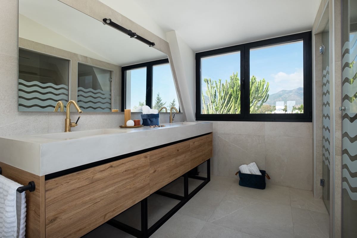 6 bedroom Villa for sale in Benalmadena with pool - € 2,995,000 (Ref: 10154138)