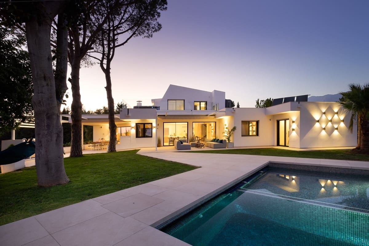 6 bedroom Villa for sale in Benalmadena with pool - € 2,995,000 (Ref: 10154138)