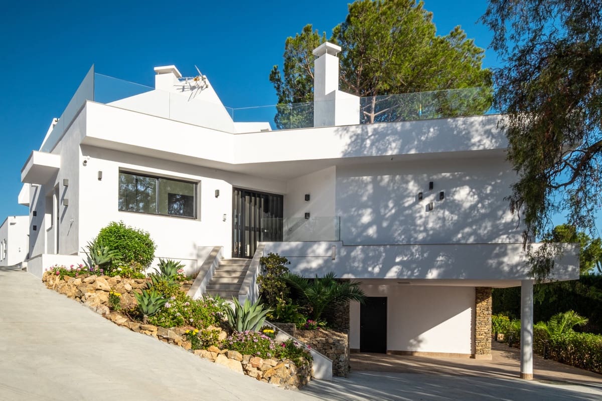6 bedroom Villa for sale in Benalmadena with pool - € 2,995,000 (Ref: 10154138)