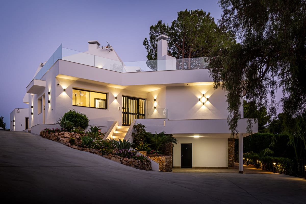 6 bedroom Villa for sale in Benalmadena with pool - € 2,995,000 (Ref: 10154138)