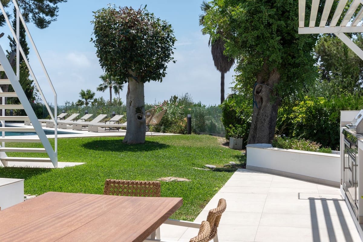 6 bedroom Villa for sale in Benalmadena with pool - € 2,995,000 (Ref: 10154138)