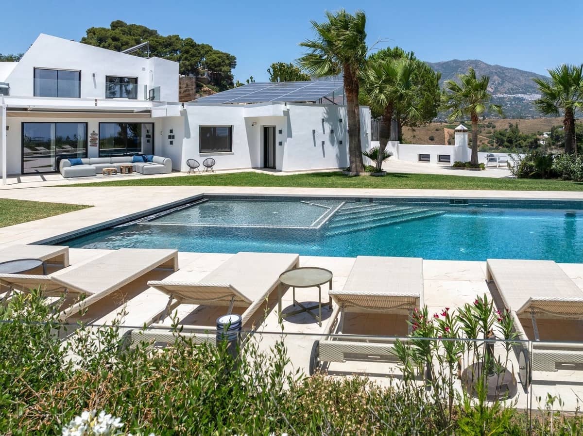 6 bedroom Villa for sale in Benalmadena with pool - € 2,995,000 (Ref: 10154138)