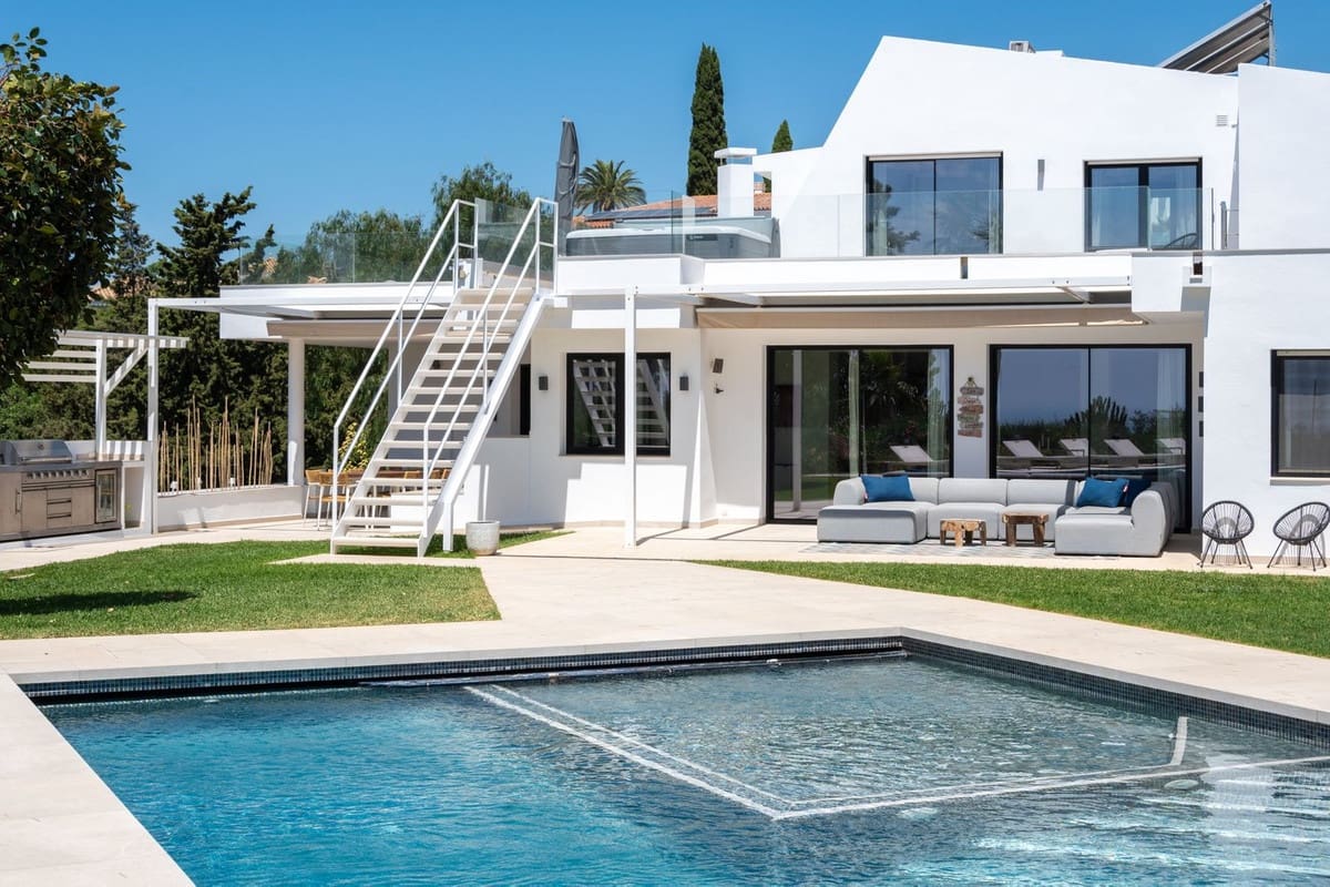 6 bedroom Villa for sale in Benalmadena with pool - € 2,995,000 (Ref: 10154138)