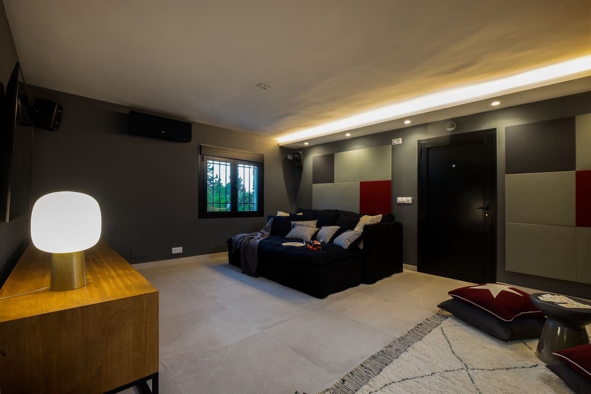 6 bedroom Villa for sale in Benalmadena with pool - € 2,995,000 (Ref: 10154138)