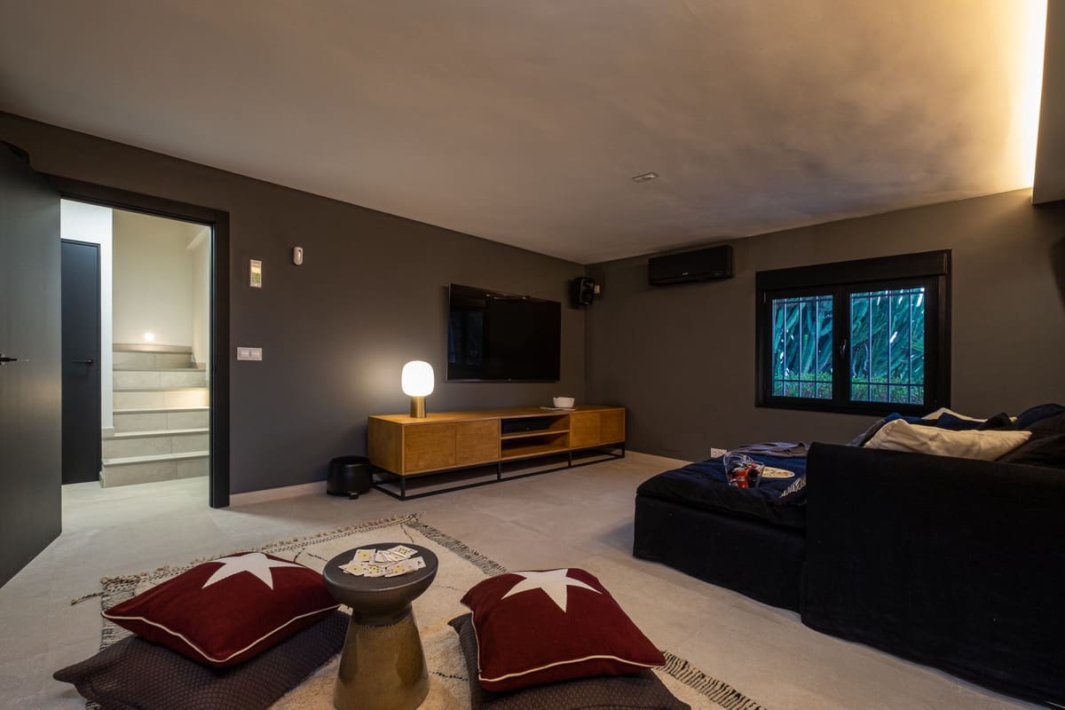6 bedroom Villa for sale in Benalmadena with pool - € 2,995,000 (Ref: 10154138)