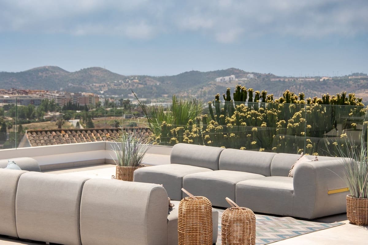 6 bedroom Villa for sale in Benalmadena with pool - € 2,995,000 (Ref: 10154138)