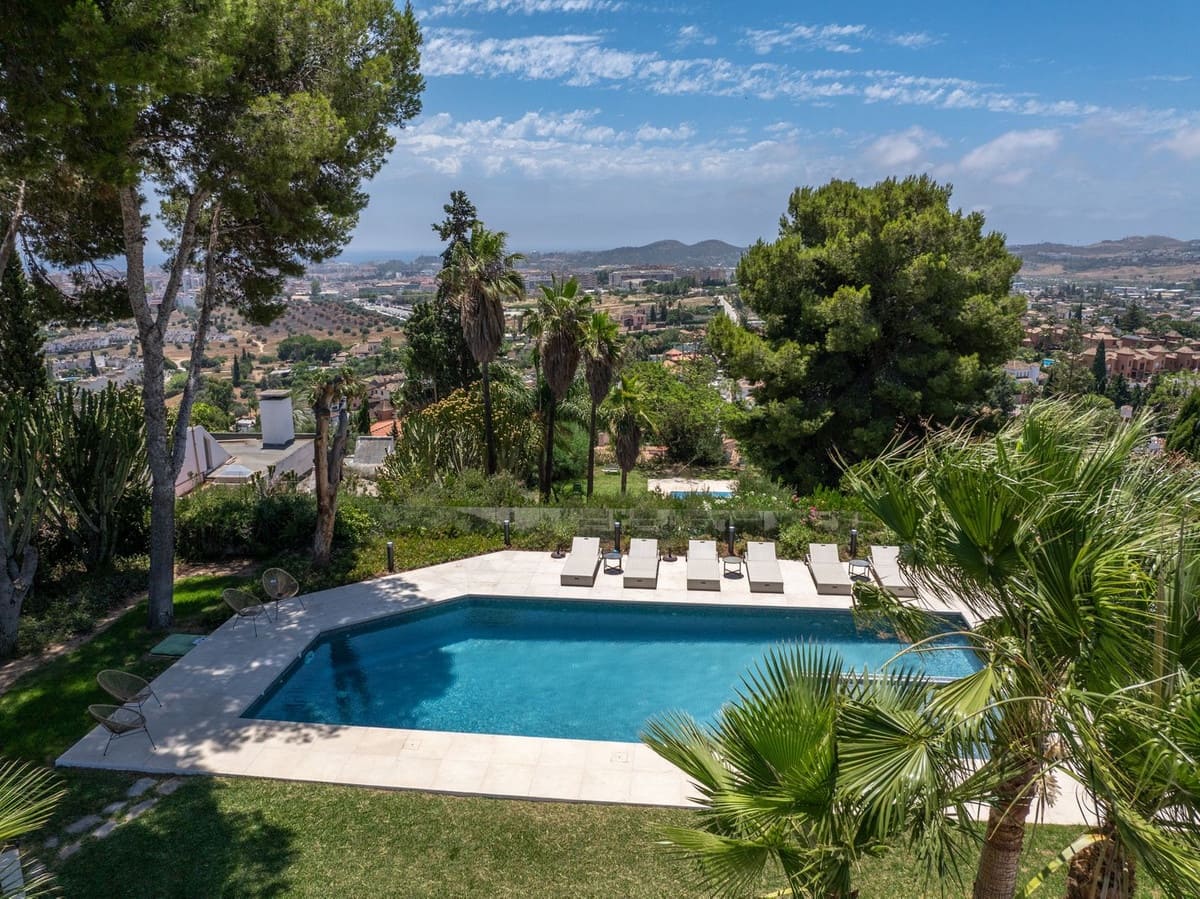 6 bedroom Villa for sale in Benalmadena with pool - € 2,995,000 (Ref: 10154138)