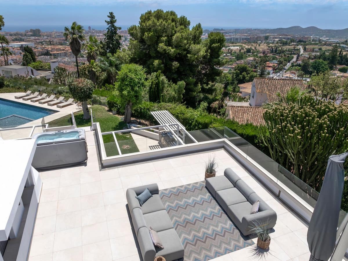 6 bedroom Villa for sale in Benalmadena with pool - € 2,995,000 (Ref: 10154138)