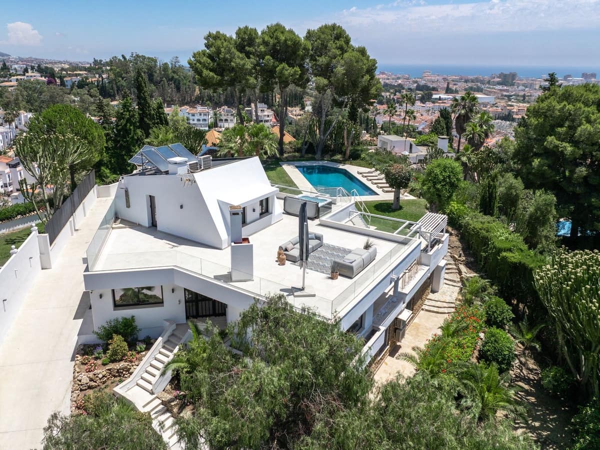 6 bedroom Villa for sale in Benalmadena with pool - € 2,995,000 (Ref: 10154138)
