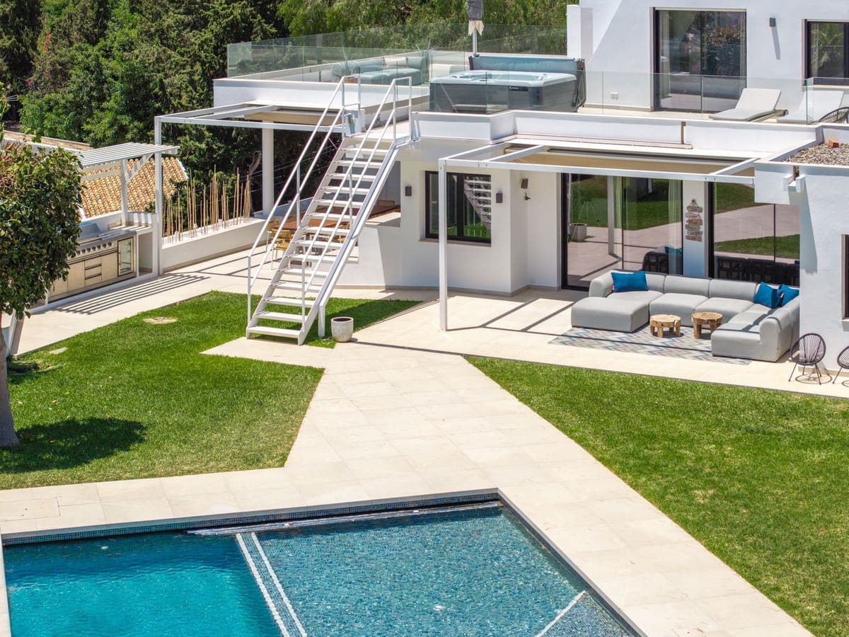 6 bedroom Villa for sale in Benalmadena with pool - € 2,995,000 (Ref: 10154138)