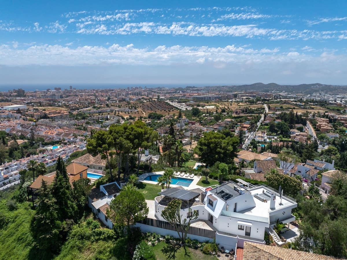 6 bedroom Villa for sale in Benalmadena with pool - € 2,995,000 (Ref: 10154138)