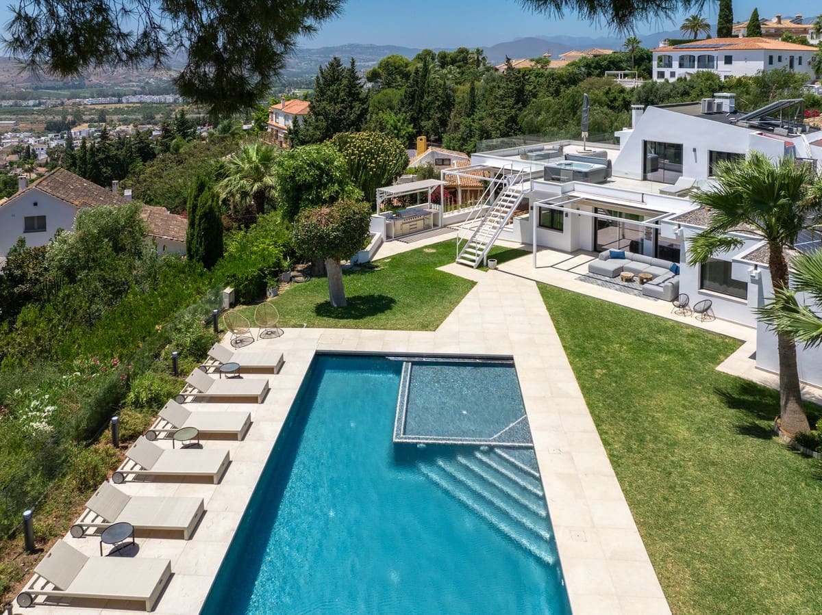 6 bedroom Villa for sale in Benalmadena with pool - € 2,995,000 (Ref: 10154138)