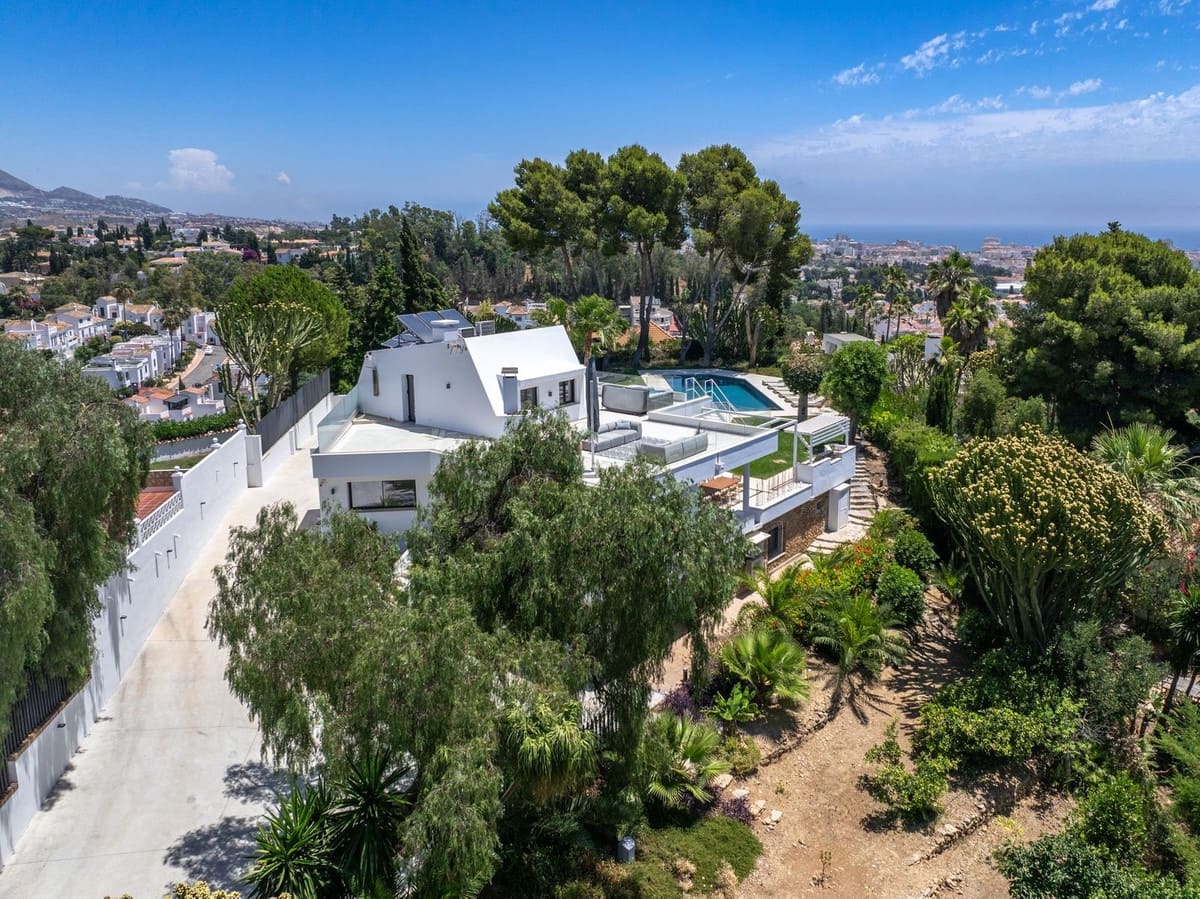 6 bedroom Villa for sale in Benalmadena with pool - € 2,995,000 (Ref: 10154138)