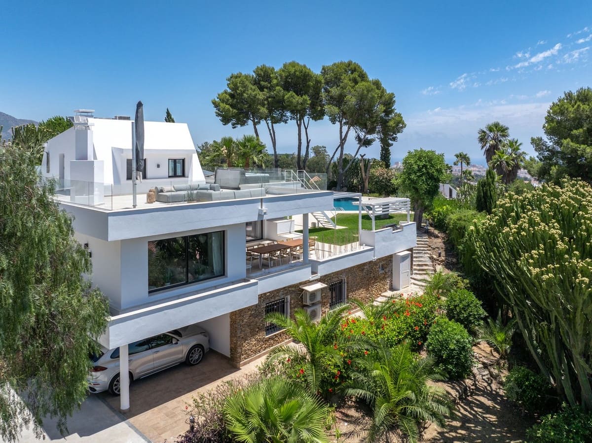 6 bedroom Villa for sale in Benalmadena with pool - € 2,995,000 (Ref: 10154138)